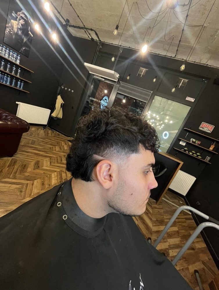 Kręcony top i burst fade