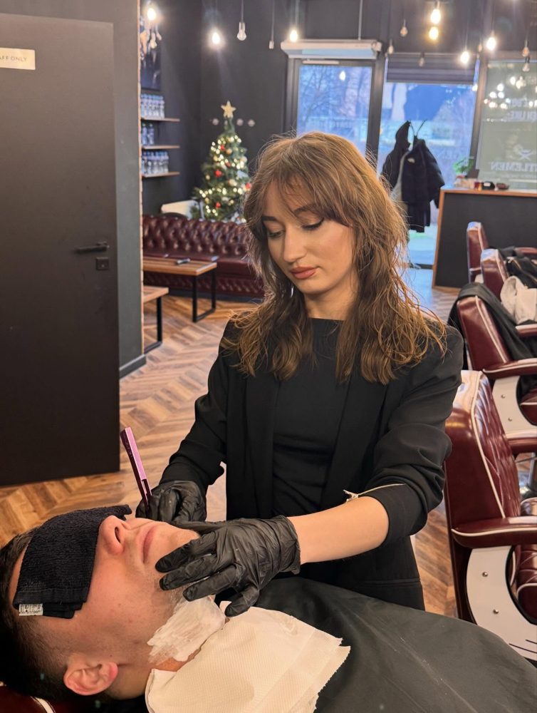 Zabieg pielęgnacyjny twarzy w salonie