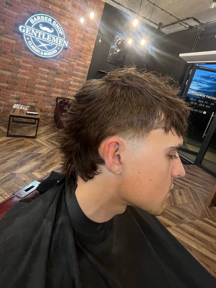 Męski mullet z fade'em